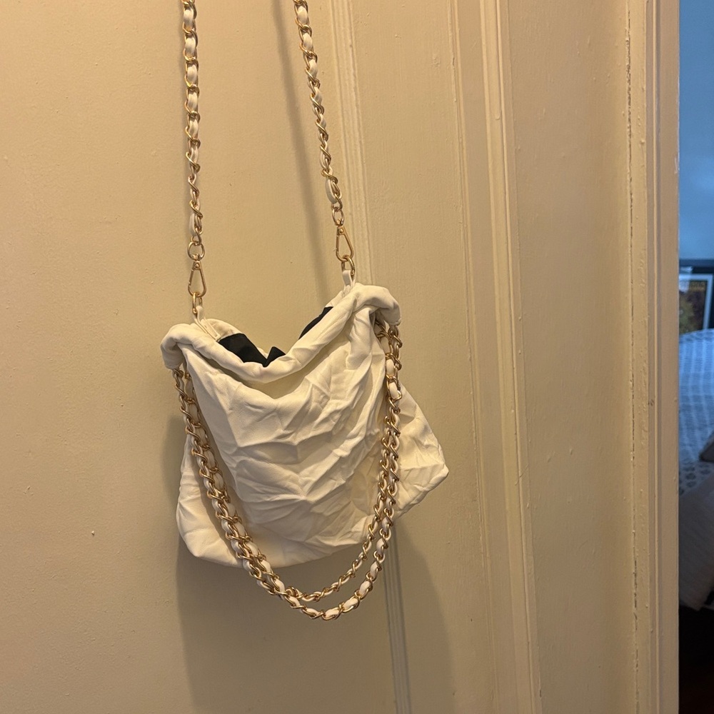 Elegant White Chain Strap Bag
